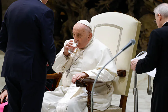 Papa Francisco con problemas de Bronquitis no puede leer su discurso preparado