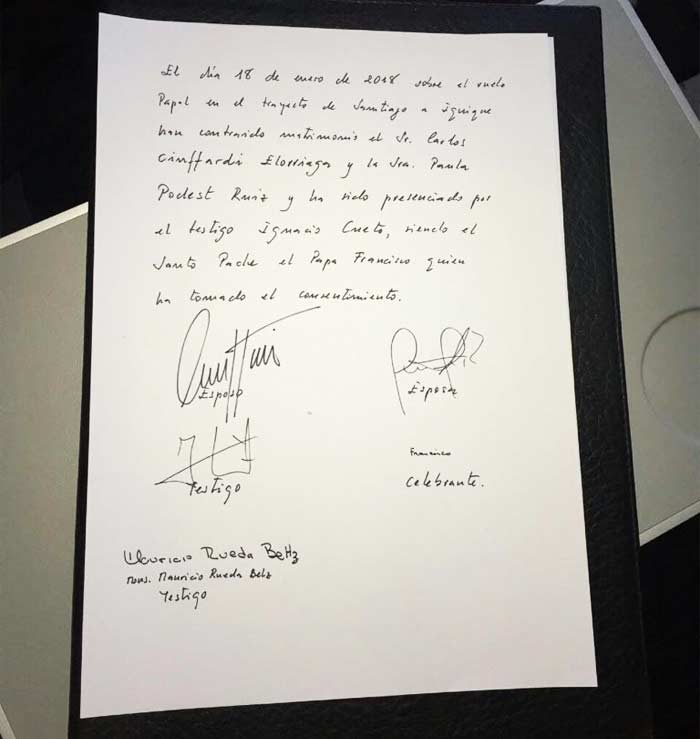 papa francisco celebra matrimonio avion papal acta certificado de matrimonio