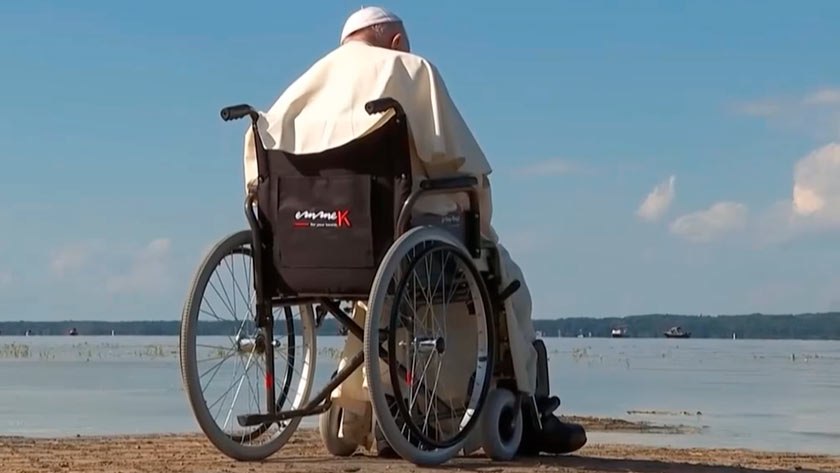 Papa Francisco a orillas del Lago Santa Ana - El Agua Sana