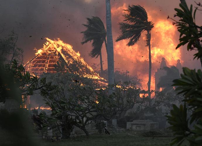 Papa Francisco reza por víctimas de incendio en Maui, Hawái