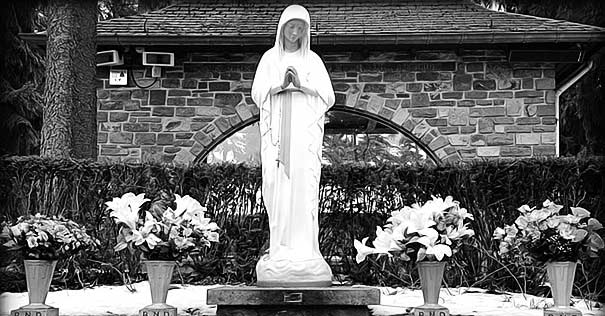 virgen de los pobres estatua nuestra senora de banneux santuario