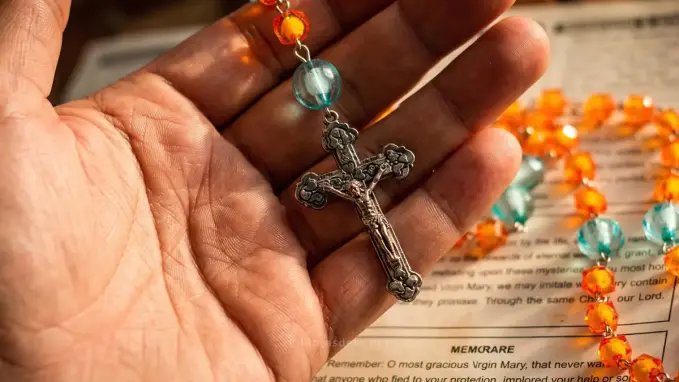 Historia terror poder rosario derrotar mal proteccion espiritual