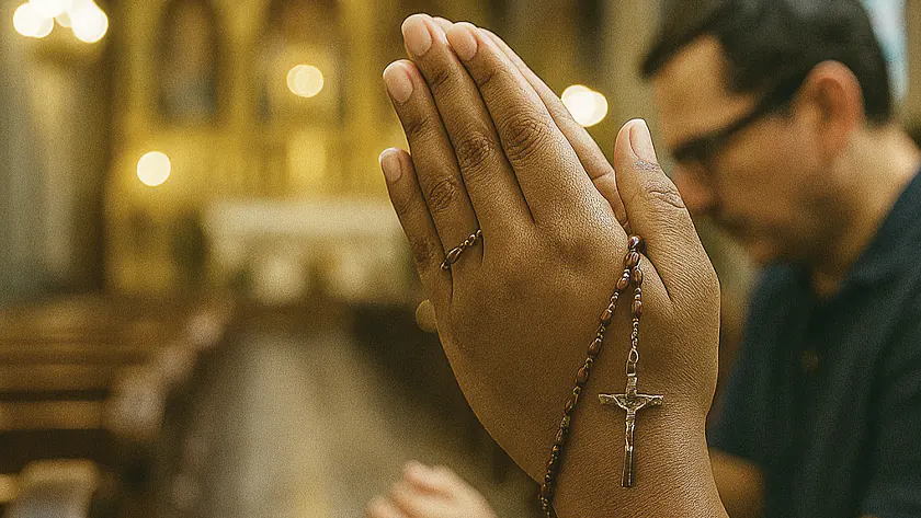 Rezar el Rosario bendiciones promesas beneficioswebp