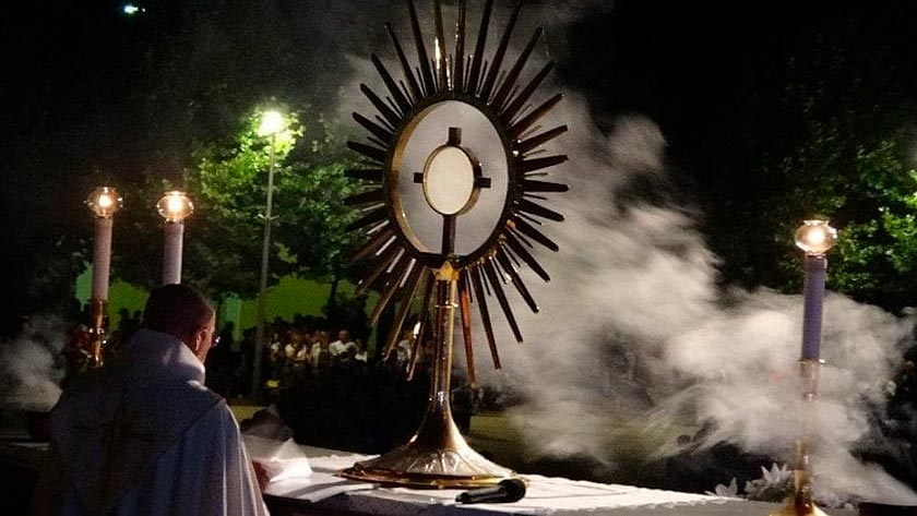 adoracion eucaristica santisimo sacramento eucaristia cuerpo sangre de cristo