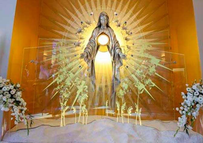 Adoración a Jesús Sacramentado a través de Internet Adoración a Jesús Sacramentado a través de Internet