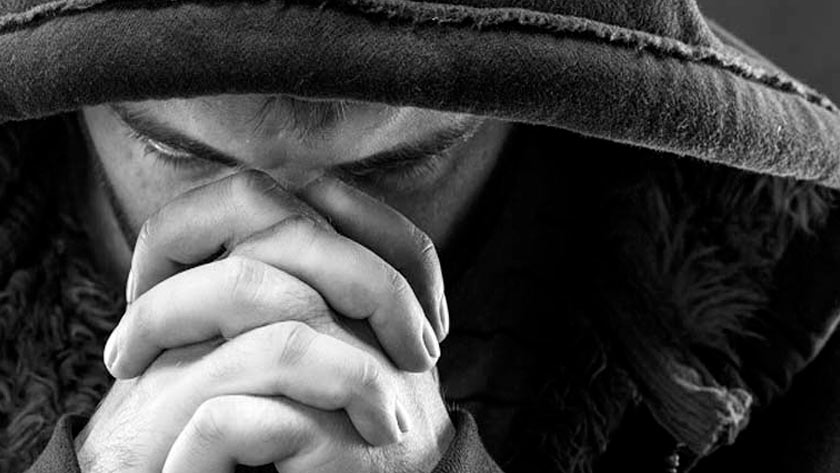 beneficios de hacer ayuno penitencia hombre orando