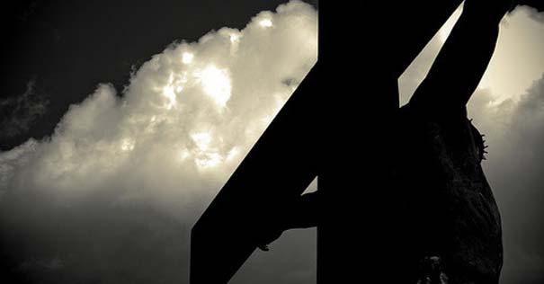 cruz jesus debilidad amor humildad