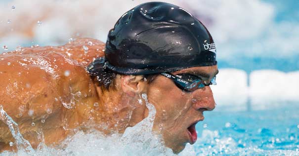 michael phelps nadando piscina olimpiadas 