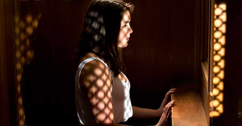 mujer en confesion la confesion perdona pecados pero no asegura el Cielo