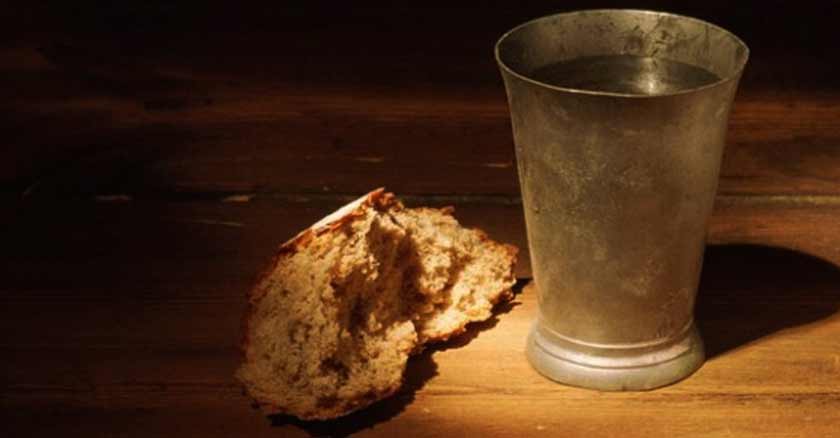 pan agua en mesa ayuno que agrada a Dios