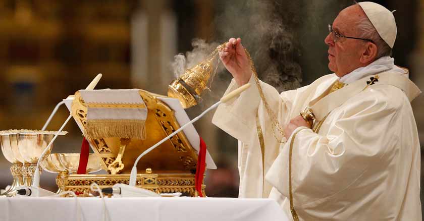 papa francisco celebrando misa que es la misa es aburrida