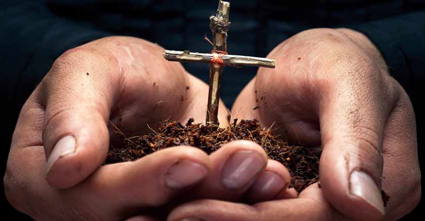 por que los catolicos usamos cruces cucifijo por que nos persignamos