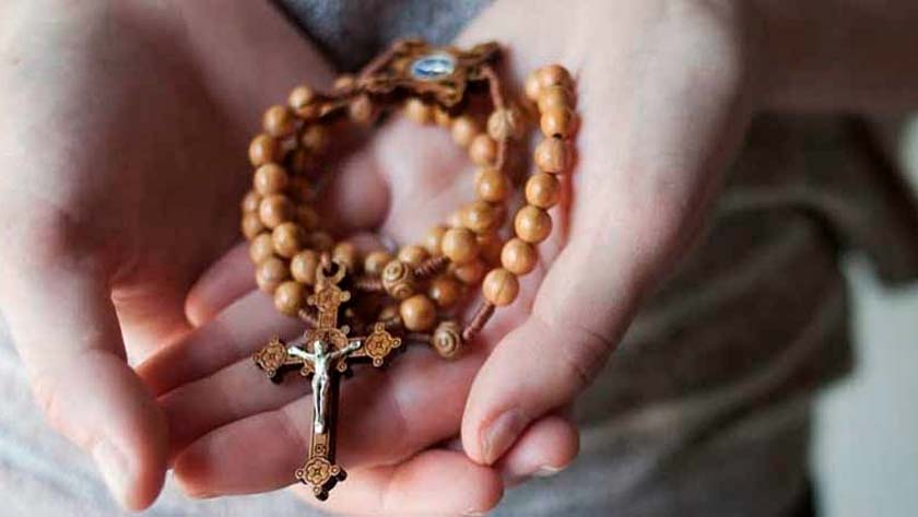 rezar el santo rosario como rezarlo por que catolicos rezamos