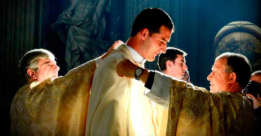 sacerdote sacerdocio por que los sacerdotes no deben casarse