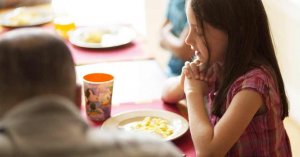 Oración para bendecir los alimentos ¿Por que se deben bendecir?