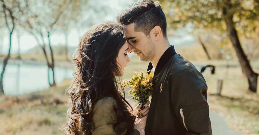 consejos amor siempre toda la vida pareja juntos con flores