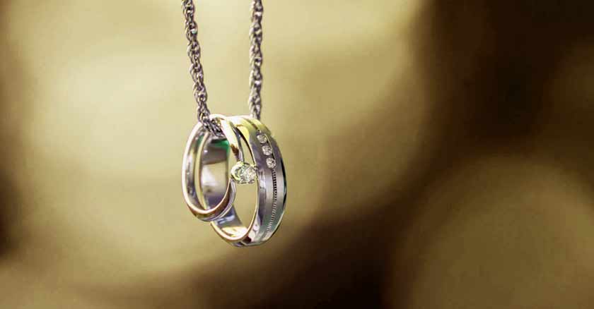 cosas que pueden hacer desvanecer tu matrimonio anillos colgados