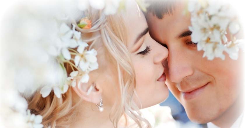esposa besando a su esposo en boda matrimonio feliz para toda la vida