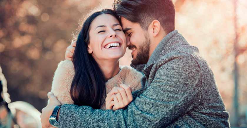 esposos riendo hombre mujer limites en el matrimonio efectivo y saludable