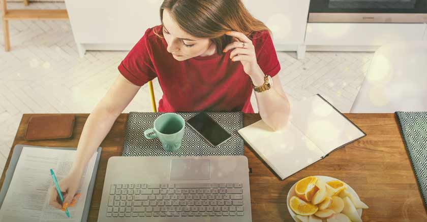 mujer computadora por que no tratar tu matrimonio modo multitarea