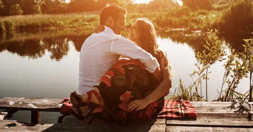 pareja feliz muelle razones citas de hoy matan verdadero amor