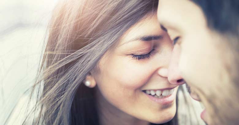 rostro mujer hombre unidos esposos felices