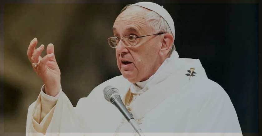 papa francisco levanta su mano explica renuncia discipulo de jesus