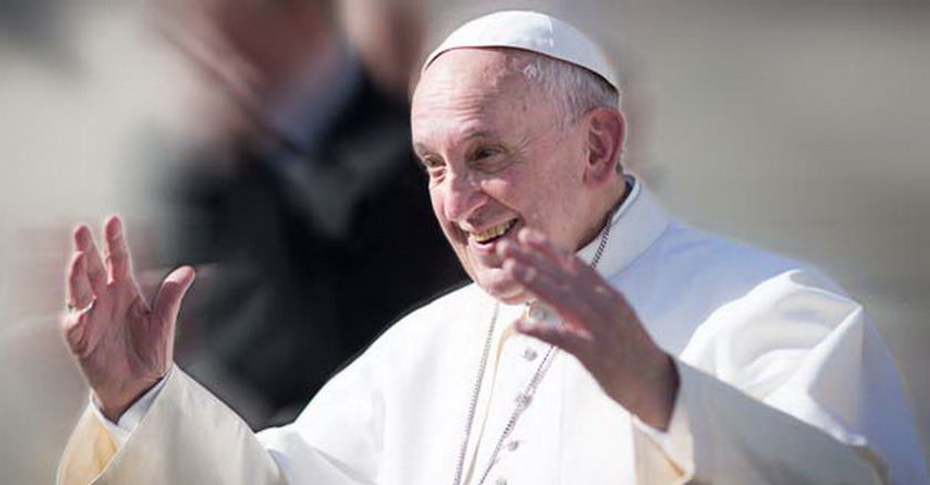 papa francisco manos abiertas alegre san jose escucho voz de Dios