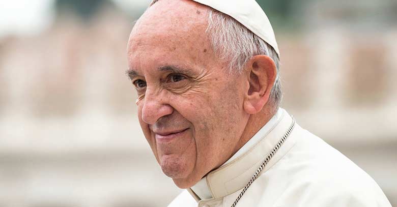 papa francisco media sonrisa publica 