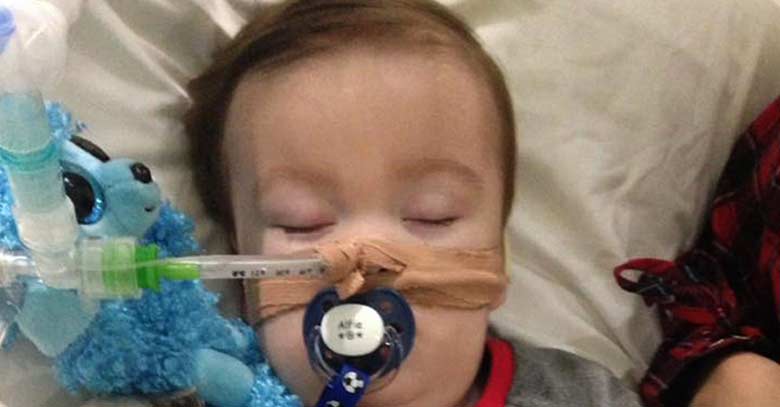 alfie evans cuidados intensivos hospital papa francisco