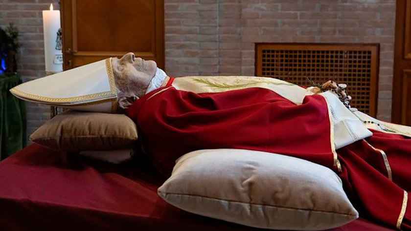 cuerpo del papa emerito benedicto xvi vaticano