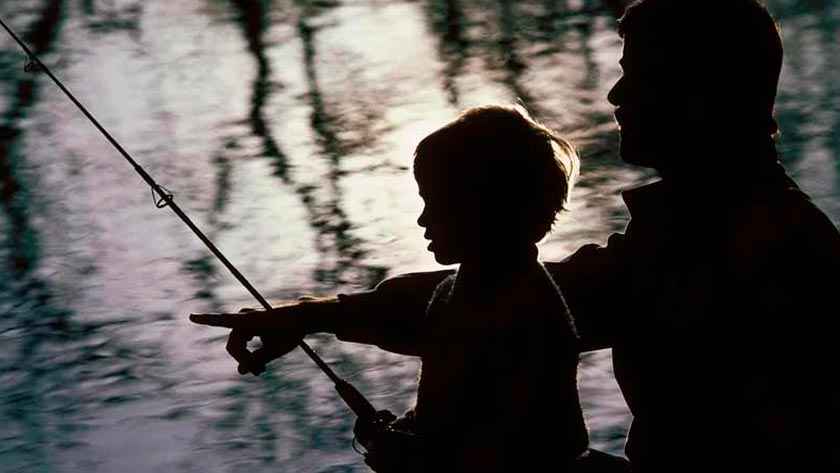 educa hijos con hambre frio padre pescado con nino mar lago
