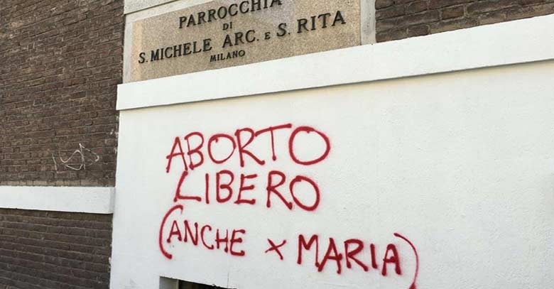 grafiti aborto libre muro parroquia san miguel arcangel santa rita milan