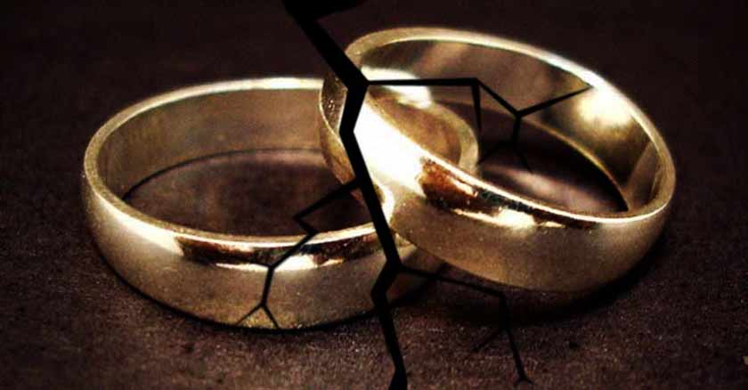 la batalla espiritual contra el matrimonio y la familia esta en marcha anillos de boda rotos