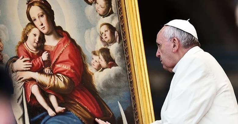papa francisco admira cuadro de la virgen maria