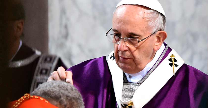 papa francisco apaga el celular abre la biblia para cuaresma conectate al evangelio