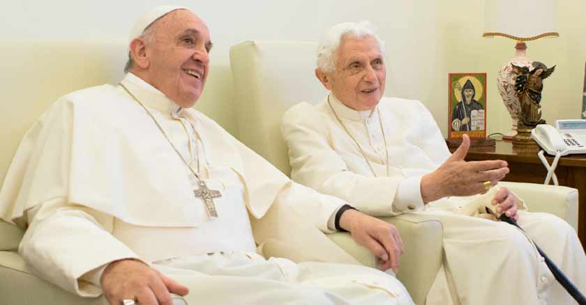 papa francisco benedicto xvi emerito reciben vacuna covid coronavirus