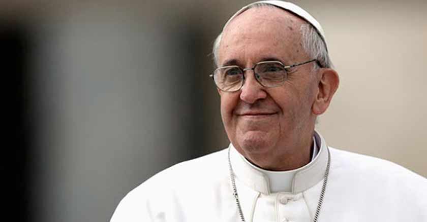 papa francisco con lentes Dios es grande y poderoso grande en amor