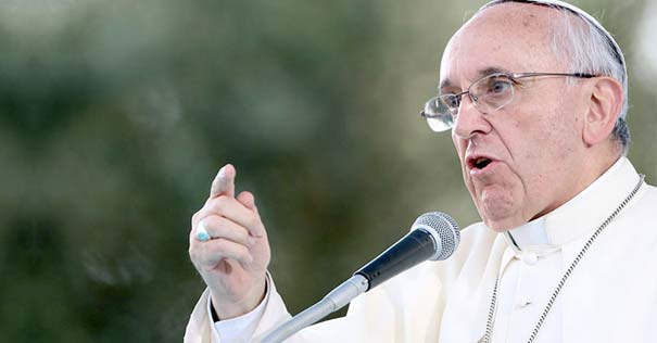 papa francisco denuncia juzgar a otros es corrupto hipocrita