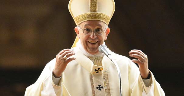 papa francisco embestidura papa misa sonrisa