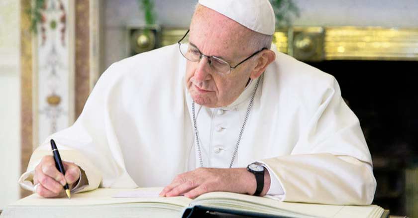 papa francisco firma en asis nueva carta enciclica hermanos todos
