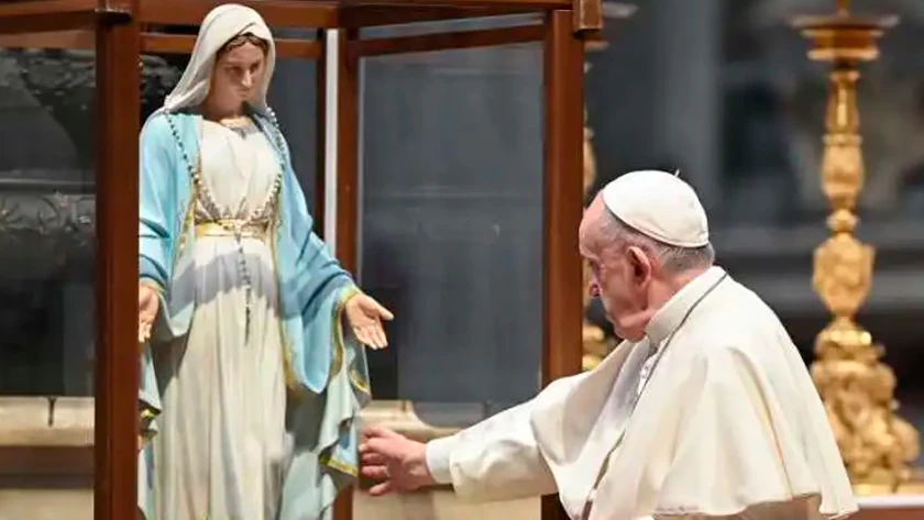 papa francisco la virgen maria es madre abogada consuela acompanawebp