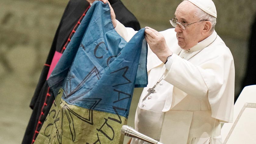 papa francisco levanta bandera ucrania hacer todo posible detener la guerra