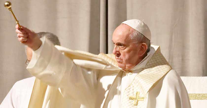 papa francisco mensaje para la jornada mundial del enfermo levanta agua bendita