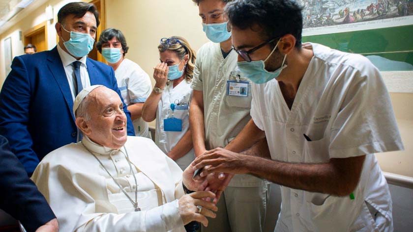 papa francisco permanece hospital mas dias estenosis diverticular