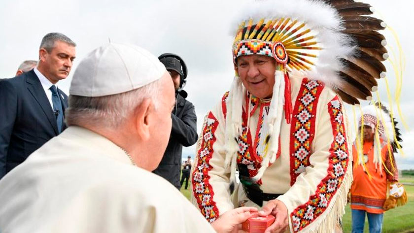 papa francisco pide perdon pueblos indigenas de canada