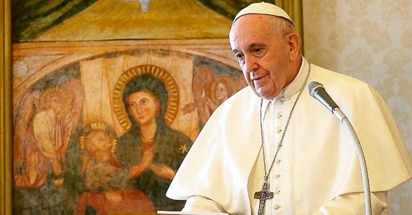 papa francisco reza oracion por las victimas del coronavirus epidemia