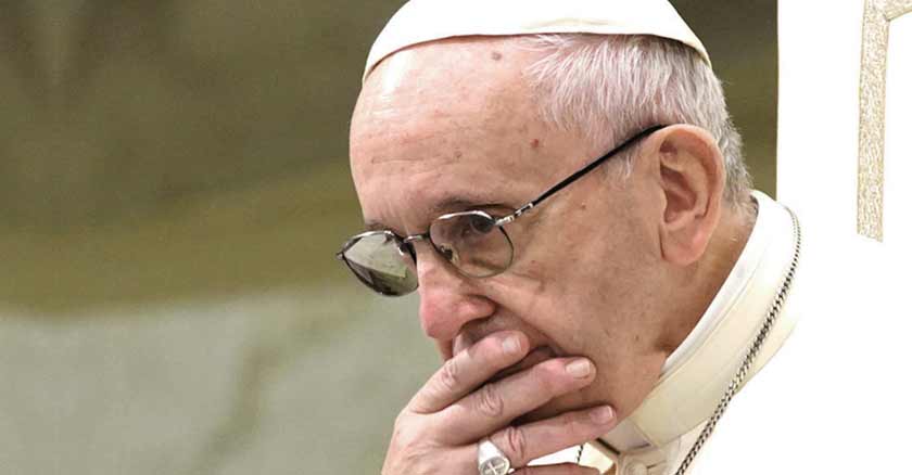 papa francisco reza por victimas de coronavirus trabajadores servidores