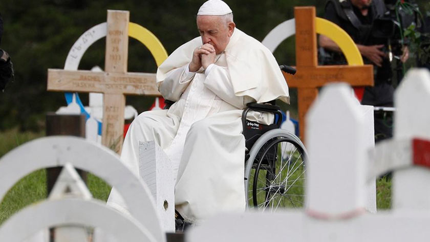 papa francisco reza tumbas indigenas edmonton canada quebec