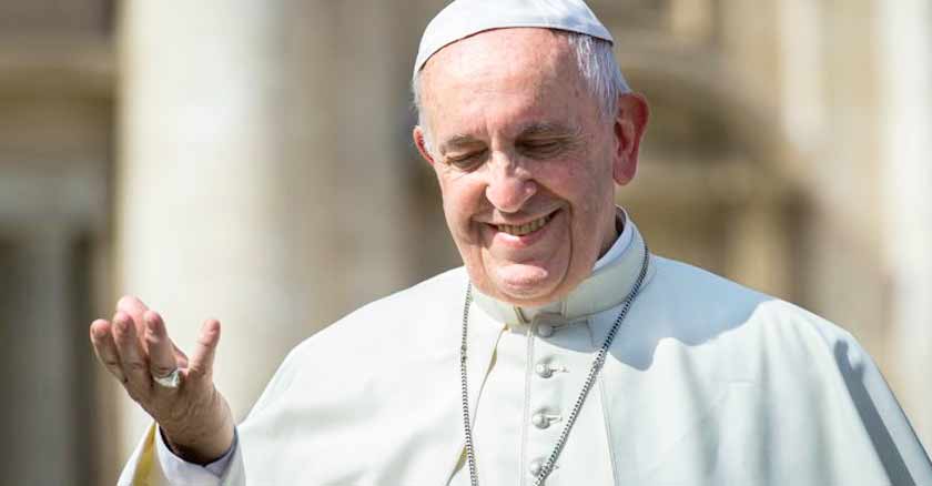 papa francisco sonrie dios ensena verdadero amor como amar